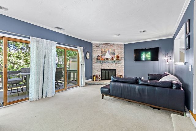 11 Magnolia Dr 11, Franklin, MA 02038
