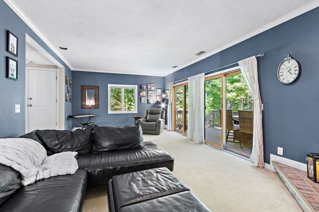11 Magnolia Dr 11, Franklin, MA 02038
