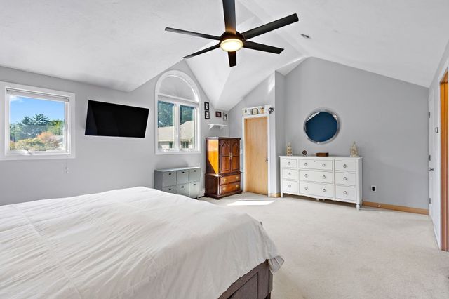 11 Magnolia Dr 11, Franklin, MA 02038