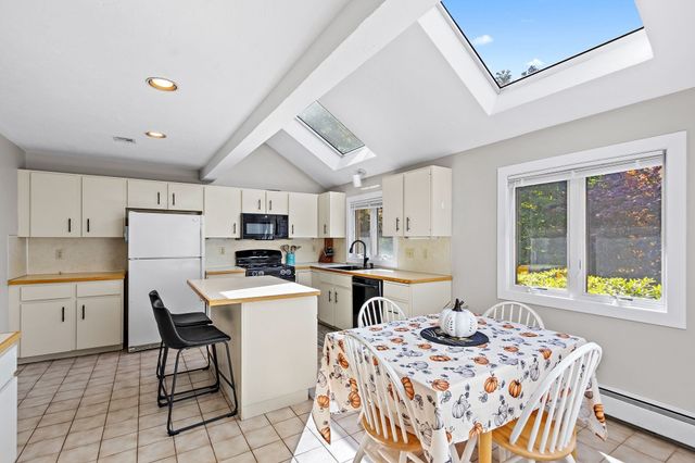 11 Magnolia Dr 11, Franklin, MA 02038