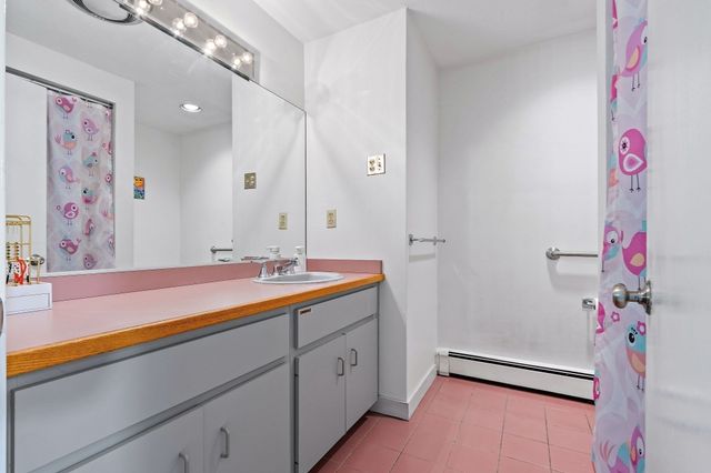 11 Magnolia Dr 11, Franklin, MA 02038