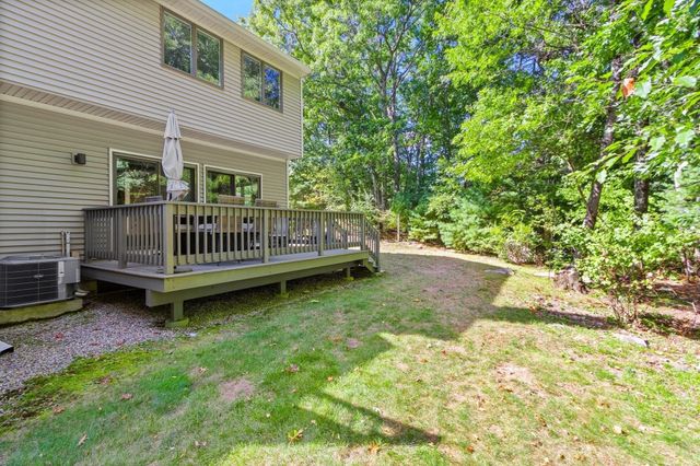 11 Magnolia Dr 11, Franklin, MA 02038