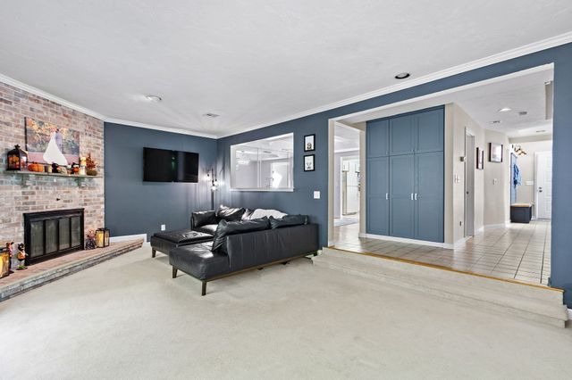 11 Magnolia Dr 11, Franklin, MA 02038
