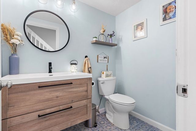 11 Magnolia Dr 11, Franklin, MA 02038