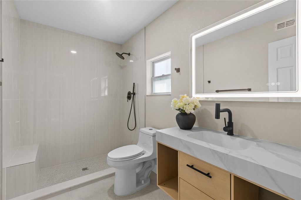 Image 16 of property listing at 8112 N 18TH STREET, Tampa, FL 33604