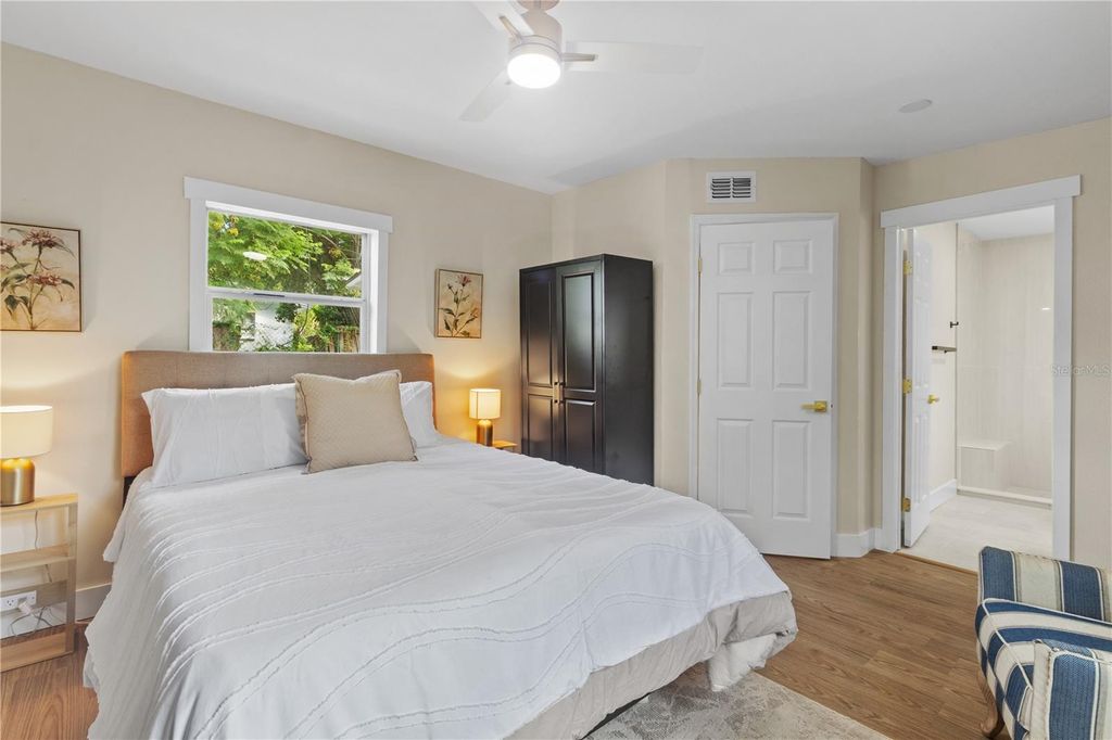 Image 17 of property listing at 8112 N 18TH STREET, Tampa, FL 33604
