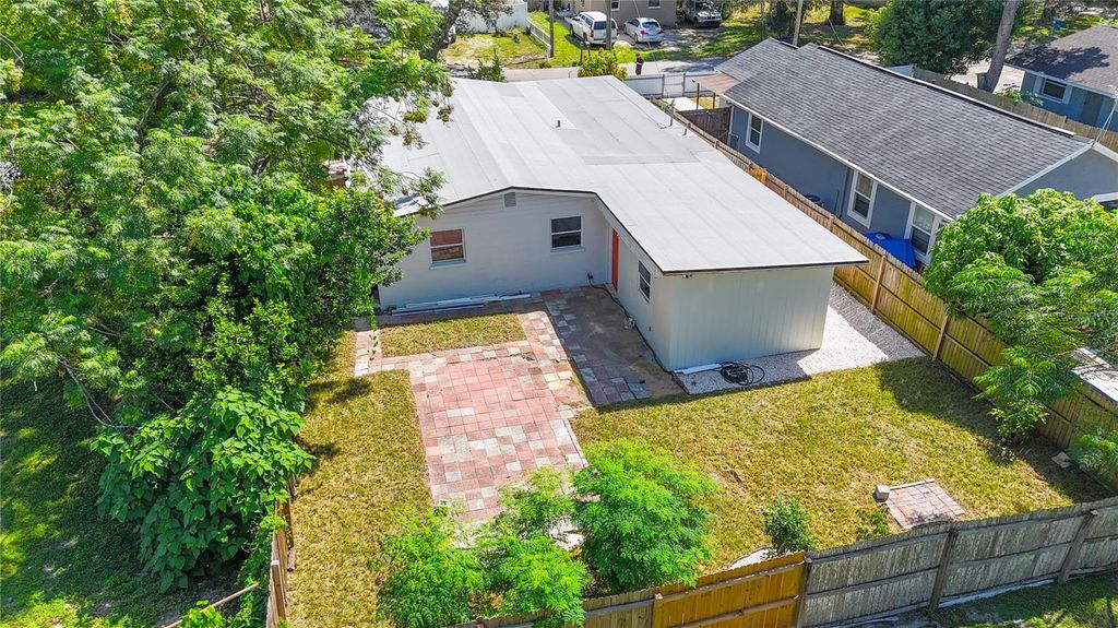 Image 18 of property listing at 8112 N 18TH STREET, Tampa, FL 33604