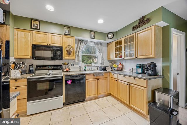 6 WESLEY AVE, Cherry Hill, NJ 08002
