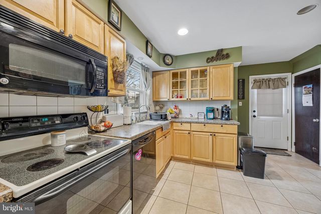 6 WESLEY AVE, Cherry Hill, NJ 08002