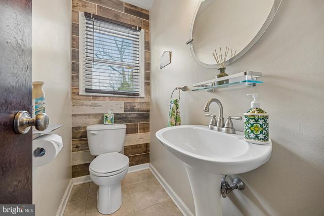 6 WESLEY AVE, Cherry Hill, NJ 08002
