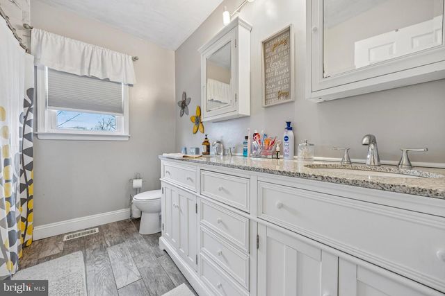 6 WESLEY AVE, Cherry Hill, NJ 08002