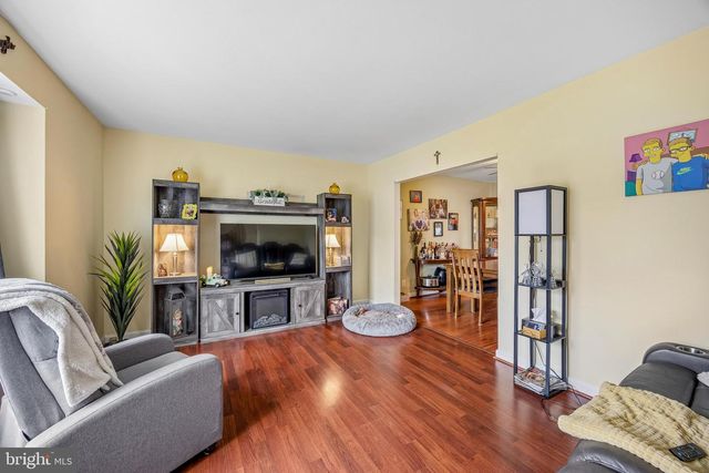 6 WESLEY AVE, Cherry Hill, NJ 08002
