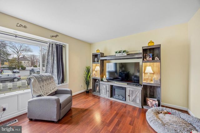 6 WESLEY AVE, Cherry Hill, NJ 08002