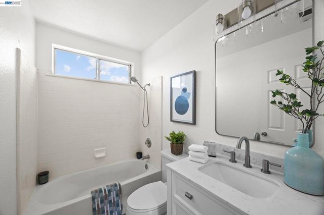 33011 Carrara Ter, Union City, CA 94587