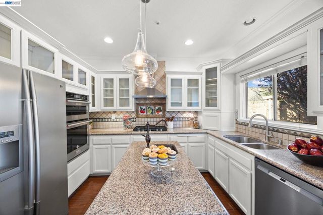 33011 Carrara Ter, Union City, CA 94587