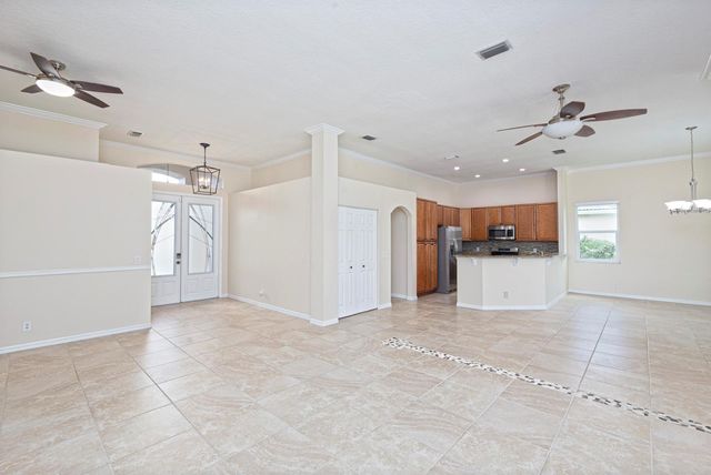 421 SW Crabapple Cove, Port St. Lucie, FL 34986