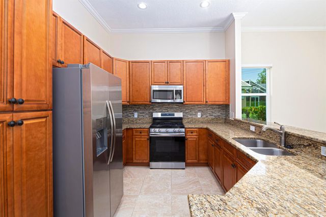 421 SW Crabapple Cove, Port St. Lucie, FL 34986