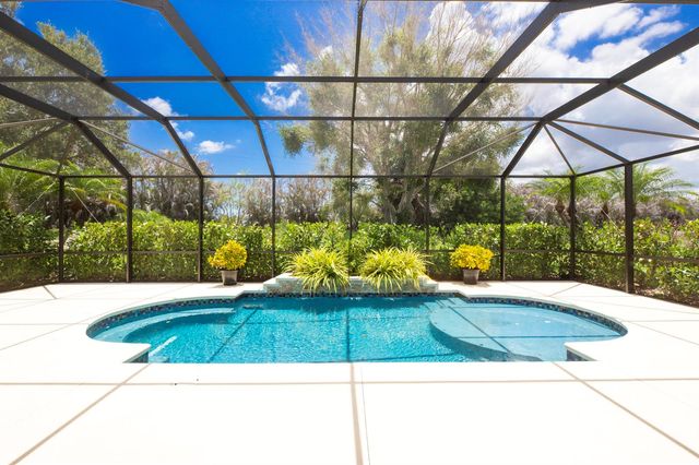 421 SW Crabapple Cove, Port St. Lucie, FL 34986