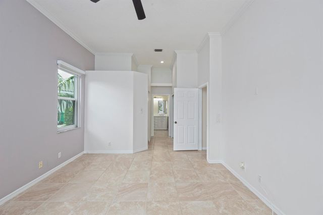 421 SW Crabapple Cove, Port St. Lucie, FL 34986