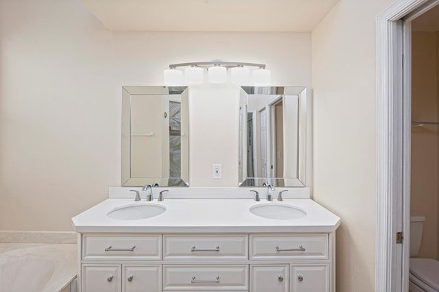 421 SW Crabapple Cove, Port St. Lucie, FL 34986