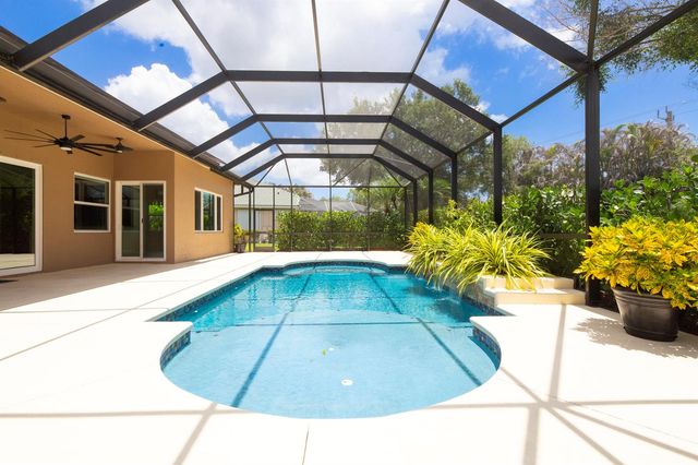 421 SW Crabapple Cove, Port St. Lucie, FL 34986
