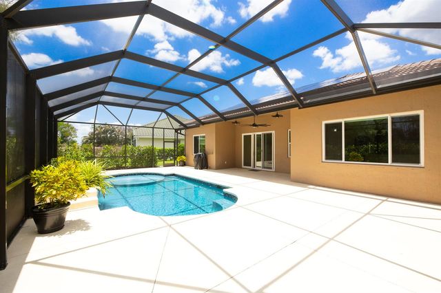 421 SW Crabapple Cove, Port St. Lucie, FL 34986
