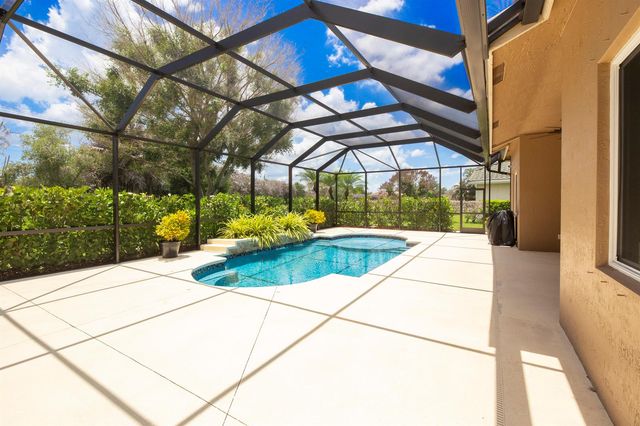 421 SW Crabapple Cove, Port St. Lucie, FL 34986