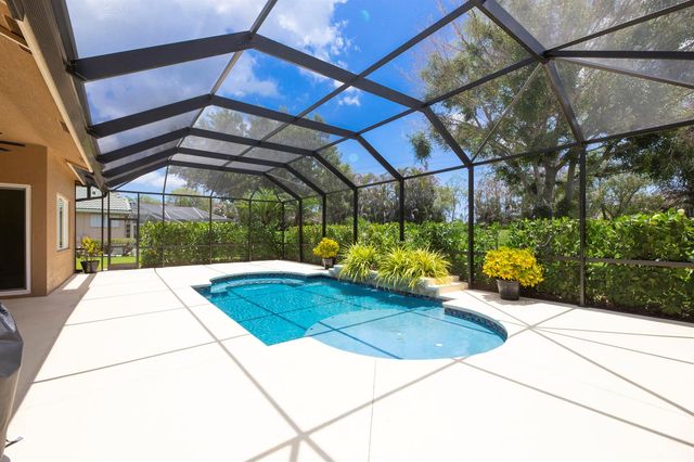 421 SW Crabapple Cove, Port St. Lucie, FL 34986