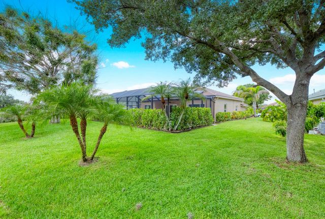 421 SW Crabapple Cove, Port St. Lucie, FL 34986