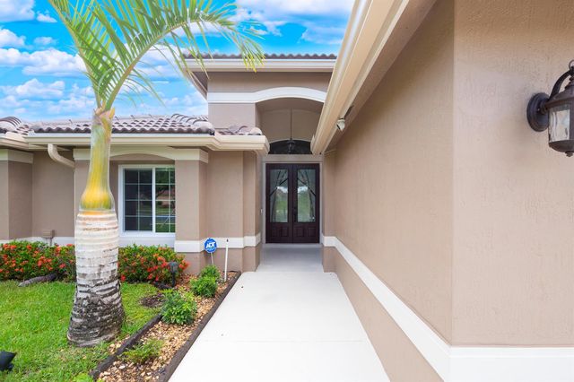 421 SW Crabapple Cove, Port St. Lucie, FL 34986