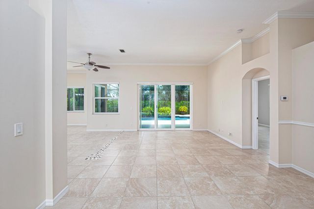 421 SW Crabapple Cove, Port St. Lucie, FL 34986