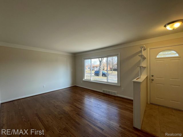 8236 Margaret Street, Taylor, MI 48180