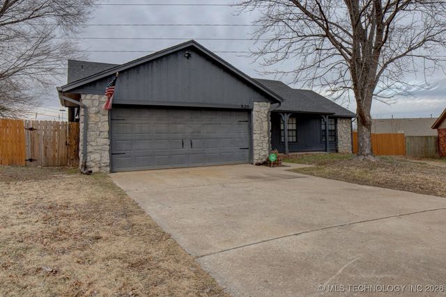 520 W Roanoke Street, Broken Arrow, OK 74011