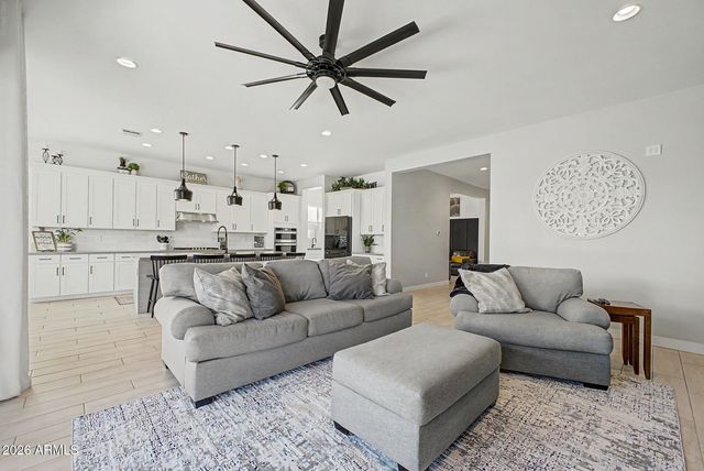 9527 E SOLINA Avenue, Mesa, AZ 85212