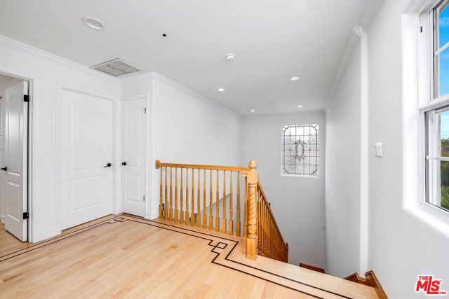 427 S Clark Drive, Beverly Hills, CA 90211