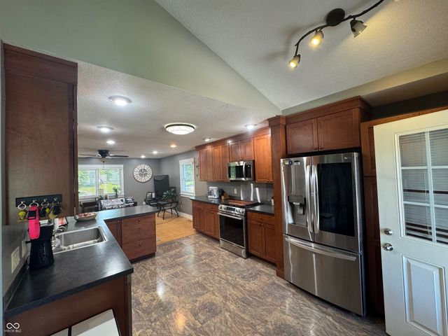 2216 Newton Street, Columbus, IN 47201