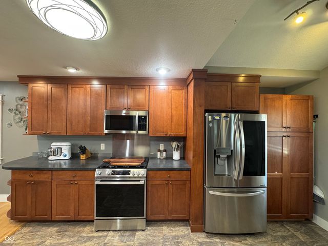 2216 Newton Street, Columbus, IN 47201