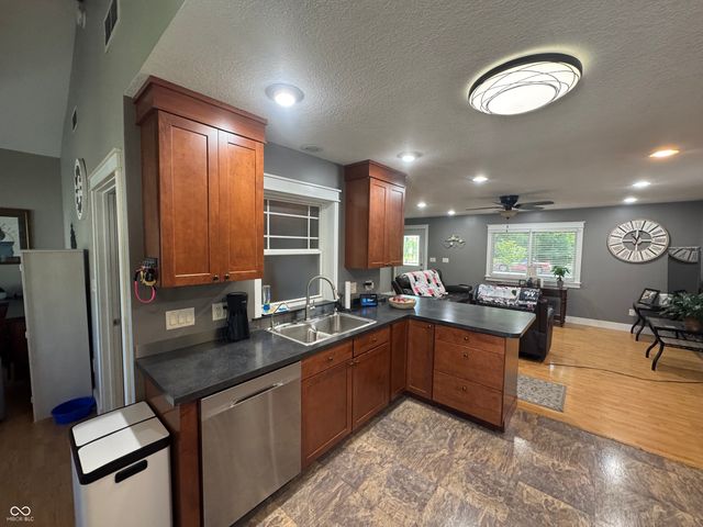 2216 Newton Street, Columbus, IN 47201