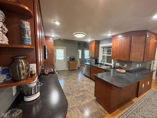 2216 Newton Street, Columbus, IN 47201
