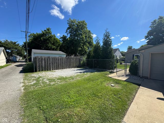 2216 Newton Street, Columbus, IN 47201