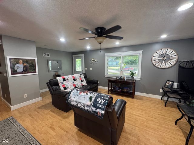 2216 Newton Street, Columbus, IN 47201