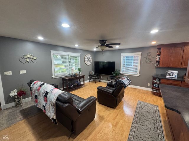 2216 Newton Street, Columbus, IN 47201