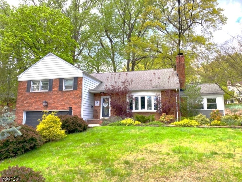 3 Dogwood Rd, Morris Plains Boro, NJ 07950