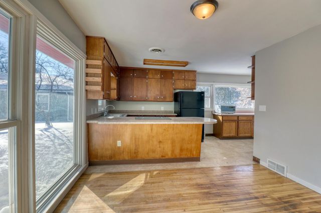 1707 6th Street S, Moorhead, MN 56560