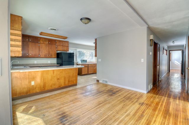 1707 6th Street S, Moorhead, MN 56560