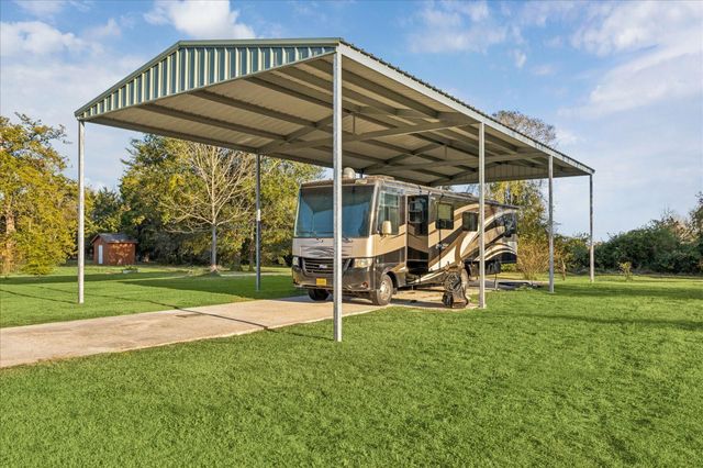 5930 County Road 164, Alvin, TX 77511