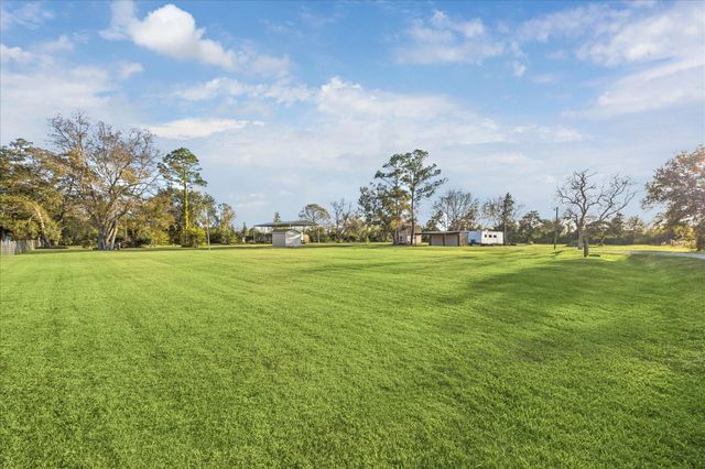 5930 County Road 164, Alvin, TX 77511