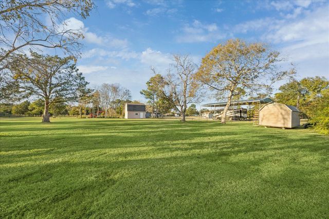 5930 County Road 164, Alvin, TX 77511