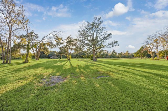 5930 County Road 164, Alvin, TX 77511