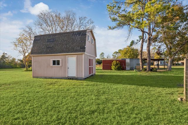 5930 County Road 164, Alvin, TX 77511